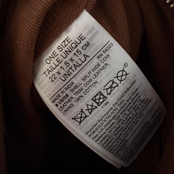 ✨ NWT ✨ - Banana Republic - Suede Bag with adjustable strap - Picture 11 of 15